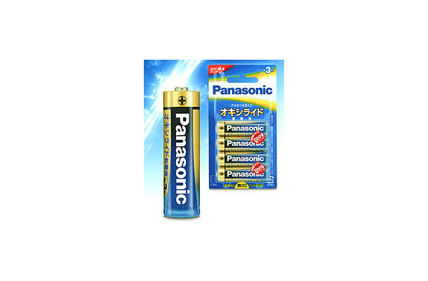 　キヤノンは3日、Panasonicブランドの新世代乾電池「オキシライド乾電池」をEOSカメラ用アクセサリに使用すると、発熱や異常動作などの不具合が発生する可能性があると発表した。