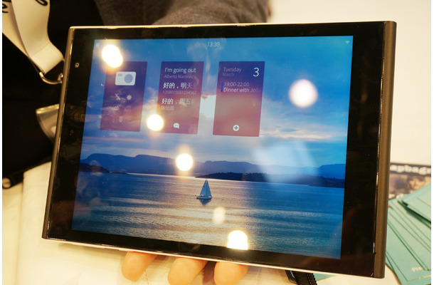 Jolla Tabletが搭載するSailfish OS 2.0のホーム画面。よく使うアプリがパネルのスタイルで表示されている