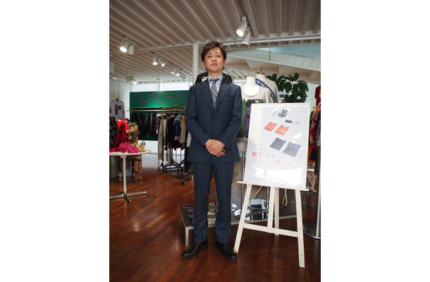 「偽ブランド品撲滅プロジェクト 憎むべきニセモノ展2015」を始めた、ティンパンアレイの査定責任者・永井氏。自ら説明員として立つ日もあるという