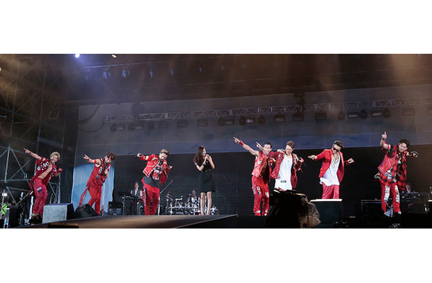 「三代目J Soul Brothers from EXILE TRIBE」ステージに篠原涼子登場