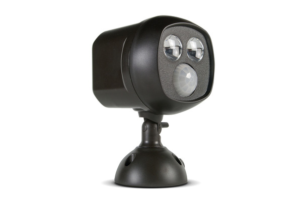 乾電池式防犯カメラ「ダレカ」に対応した人感センサー赤外線ライト「APL200」（画像はプレスリリースより）