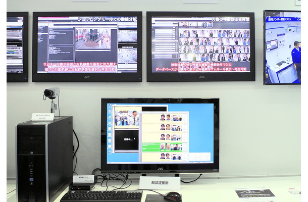 インテリジェントビデオ解析システム「IVA」の展示。防犯から事故防止、マーケティングなど幅広い利用が可能なシステムだ（撮影：防犯システム取材班）