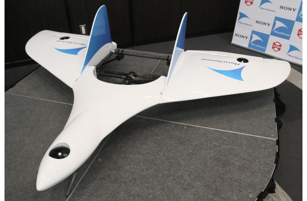 2015年8月に開催されたエアロセンスの設立に関する記者発表会でお披露目された垂直離発着型UAVの実験機（撮影：防犯システム取材班）