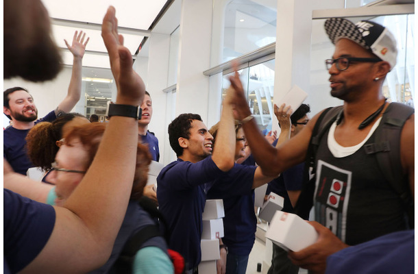 ニューヨークのワールドトレードセンターにオープンしたApple Store（C）Getty Images