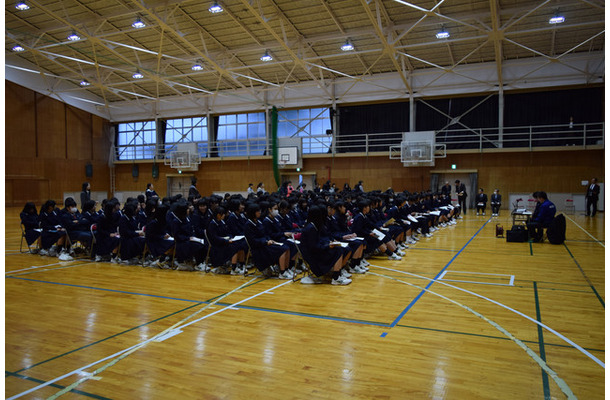 宝陵高校（愛知県豊川市）で開催された「ALSOK女子学生向け防犯セミナー」の様子（撮影：防犯システム取材班）