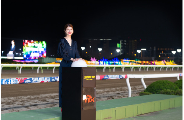 マギー、東京シティ競馬のイルミネーションショー点灯式に登場