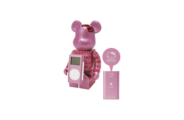 　サンリオは24日、「ハローキティ」をレーザー刻印した「iPod mini」と、クマ型フィギア「BE@RBRICK」のセット製品「iPod mini ＆ Hello Kitty BE@RBRICK Set」を限定販売すると発表した。