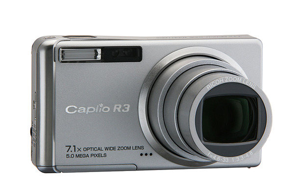 手ブレ補正搭載の513万画素デジカメ「Caplio R3」