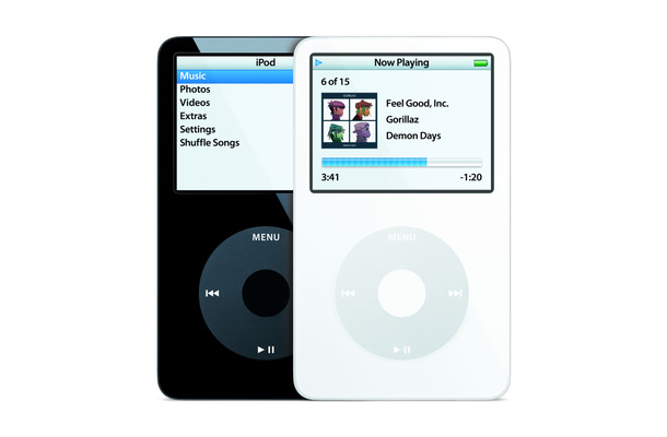 　アップルコンピュータは、ビデオ再生に対応した「iPod」を発表した。2.5型のQVGAディスプレイ、60GバイトのHDDを搭載しながら、14mmまで薄くなっているのが特徴だ。