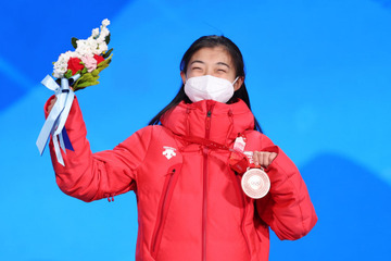 銅メダル・坂本花織選手、樋口選手の取材中に思わず……!?　かわいさにじみ出る爆睡ショット 画像