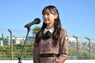 日向坂46・富田鈴花、「スーパーフォーミュラ第9戦」で国歌独唱！現役アイドルの歌唱は史上初 画像