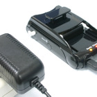 複数のバッテリタイプに対応、スマホなどのUSB外付けバッテリとしても利用可能な充電器 画像