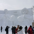 「さっぽろ雪まつり」明日開幕！大型雪像やジャンプ台に人だかり 画像
