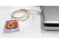 ブライトンネット、iPod shuffle用シンクロ・充電ホルダー/ケース付属 画像