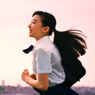 芦田愛菜が本気で走る・喜ぶ！進学塾の新グラフィック広告に登場 画像