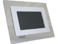 実売12,800円、ホワイト/ブラック/木目調にフレーム交換可能な7型液晶デジタルフォトフレーム 画像