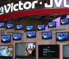 【CEATEC 2005】ビクター、70型のフルHDリアプロTVを組み合わせたシアターシステムなど 画像