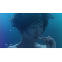 水のなかでガムを噛むクールな椎名林檎……幻想的なキスミント新CM公開 画像