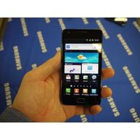 スマートフォンの“2強”「Xperia acro」と「GALAXY S II」、ユーザーの評価は？ 画像
