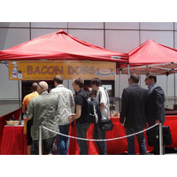 【E3 2012】特大ウィンナーにベーコンを巻き熱々の鉄板で… 画像
