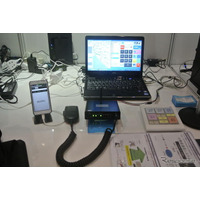 【Interop Tokyo 2012】IP無線機……インターネットとドコモFOMAの中継局を利用 画像