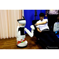 トヨタ、生活支援ロボットをデモンストレーション 画像