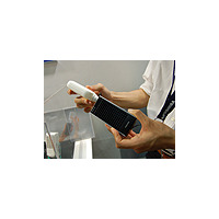 【ワイヤレスジャパン2007 Vol.13】電池切れの心配無用——東芝の携帯用メタノール型燃料電池 画像