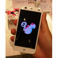 【NTTドコモ2013年冬春モデル】フォントやカメラ音にもミッキーが！「Disney Mobile on docomo F-07E」 画像