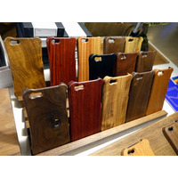 【iPhoneケース展 Vol.2】使ってるうちに味がでる木製iPhoneケース……松葉製作所 画像