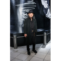 山本耀司“皆さん、助けてください！”ヨウジヤマモト「ディスコード」が新宿伊勢丹でデビュー 画像