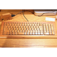 【ショップ探訪 Vol.3】木製PCキーボードやUSBメモリで和む……木製デザイン雑貨の専門店「Hacoa」 画像
