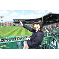 玉田志織、制服姿で甲子園のセンバツ開幕式に参加 画像