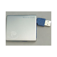シーエフ、USBメモリと同じ感覚で使えるバックアップ機能付き携帯型HDD 画像
