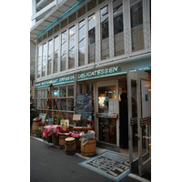 カフェレストラン「news DELI」がTEPCOひかりの体験スポットに。宮地真緒さんが一日店長 画像