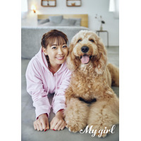 人気声優・斉藤朱夏、大型犬とキュートな笑顔みせる先行カット 画像