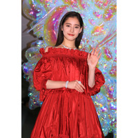 新木優子が“真っ赤なドレス姿”でツリー点灯式！ 画像