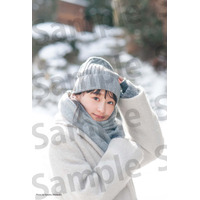日向坂46・影山優佳、1st写真集特典ポストカード公開！アンニュイな表情からキュートな笑顔まで 画像
