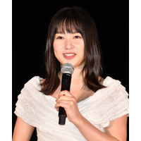 桜井日奈子、透明感溢れる素肌を披露！11月4日発売のカレンダー表紙解禁 画像