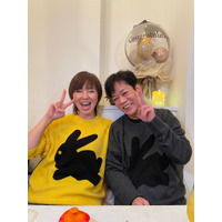 渡辺満里奈、夫・名倉潤と幸せ感満載のペアルックショット公開！「理想の夫婦」「似合ってます」 画像
