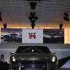 ようやくシートが外され、GT-R PROTOの全身が露になったの画像