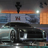 　東京モーターショー2005のプレス公開初日の19日、日産ブースにおいて同社代表取締役社長兼CEOのカルロス・ゴーン氏がブリーフィングを行ない、次期型GT-Rのコンセプトモデル「GT-R PROTO」を披露した。の画像