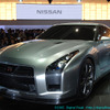 　東京モーターショー2005のプレス公開初日の19日、日産ブースにおいて同社代表取締役社長兼CEOのカルロス・ゴーン氏がブリーフィングを行ない、次期型GT-Rのコンセプトモデル「GT-R PROTO」を披露した。の画像