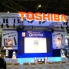 HD DVDや燃料電池といった先進技術から「Qosmio」や「gigashot」まで見所満載の東芝ブースの画像