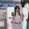 携帯電話にありがちなモックではなく、実際にWindows Mobileが動作しているデモ機を展示の画像