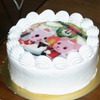 クリスマス時期に発売予定のケーキ。なんとサンプル細工ではなくて本物！知らずにさわってクリームが付いてしまったスタッフもいた（笑）の画像