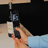 ワインラベルを携帯電話のカメラで読み込んでいるところの画像
