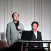 プレゼンを行う孫正義社長（左）とヤフーの井上雅弘社長（右）の画像