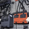FoxFireといえばこのオレンジ色といっても過言じゃないかも。トートバッグ型のカメラバッグとしてはなかなか精悍で締まったデザインなのがよいの画像