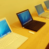 手前の2台がMacBookの画像