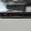 　通信事業者や大企業向けの製品が数多く展示されている「Interop Tokyo 2006」だが、モバイル向けも見られる。無停電電源装置（UPS）を手がけるAPCは、USB端子が付いたモバイル機器向けのバッテリーを展示している。の画像